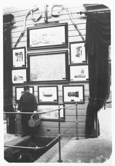 Jubilejní výstava 1891, expozice s figurinou kladeče potrubí